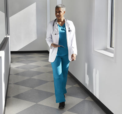 From White Coats to Modern Designs – The Evolution of Medical Scrubs (Until 2023)